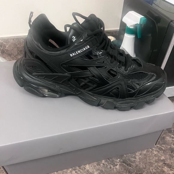 Balenciaga track 2. Only been worn 3 times .need them off my hands - Picture 3 of 6